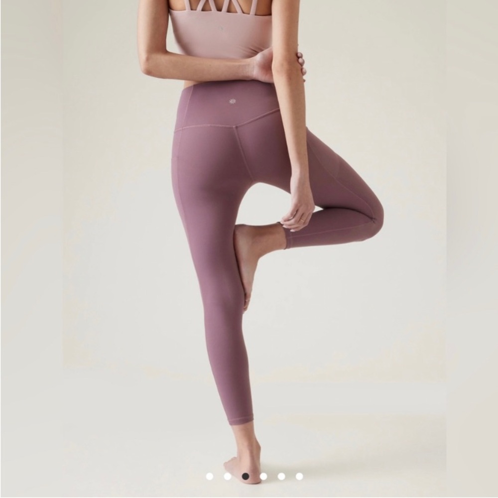 Athleta ultimate stash tight 7/8 NWT size M